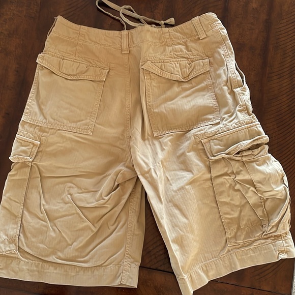 Men’s waist size 31 cargo shorts, 100% cotton in tan color-Banana Republic - Picture 2 of 4
